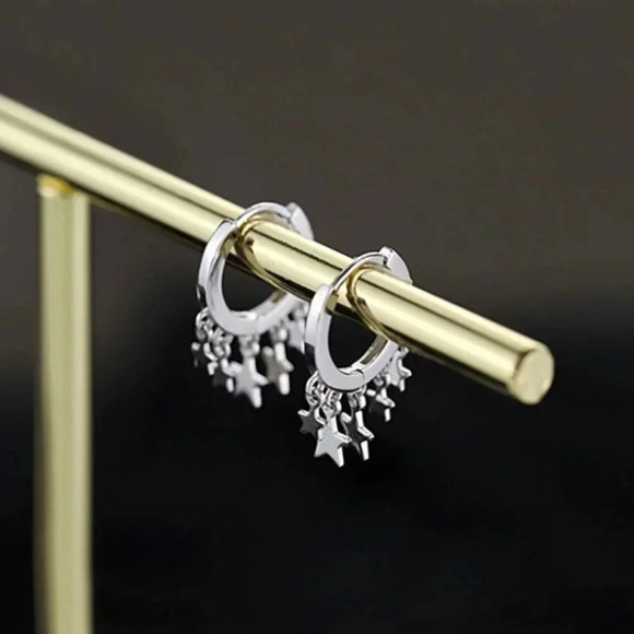 925 Sterling Silver Star Huggie Hoop Earrings Tiny Star Hoops Gold or Silver - Picture 1 of 7